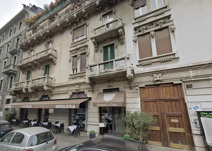 A Due Passi Da Stazione Apartmán *